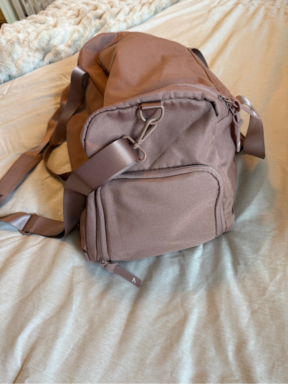 NWOT Gymshark Everyday Holdall Duffle Medium Bag in Autumn Brown - Picture 4 of 6